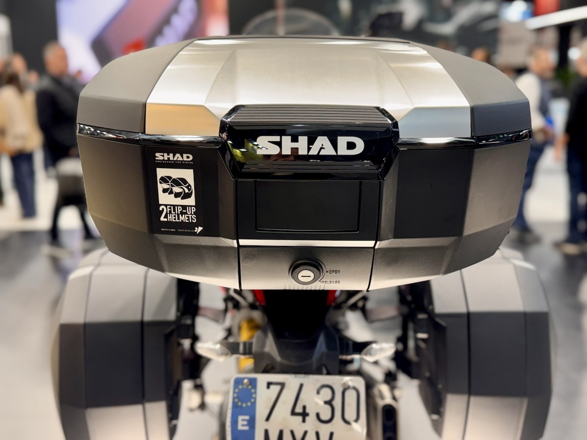 bauletto-shad-SH51-due-caschi